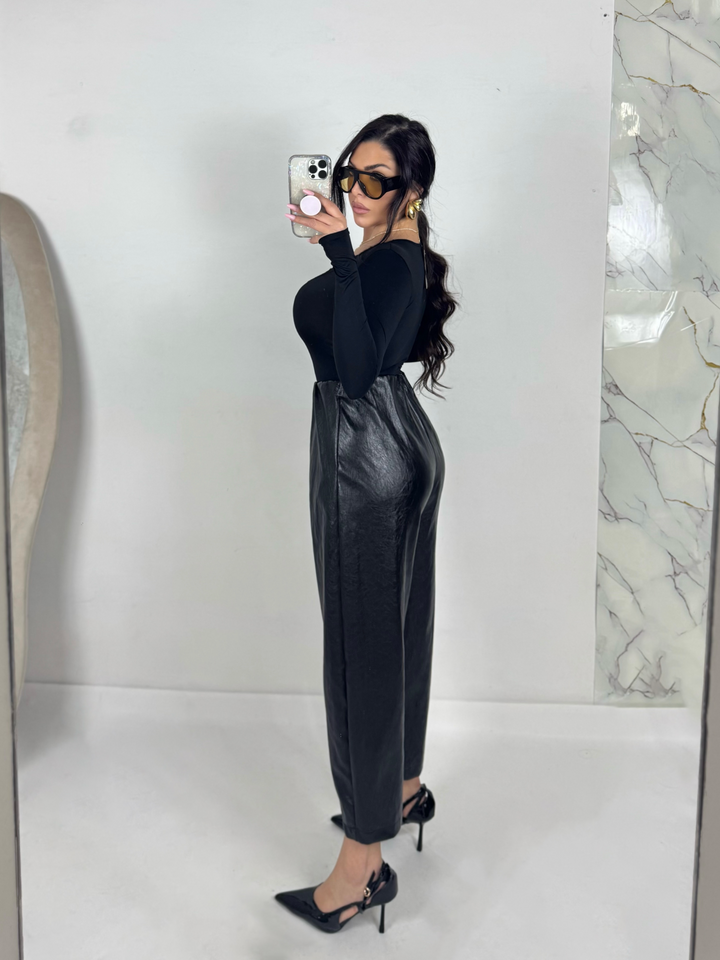 Pantaloni in eco pelle “Carattere”