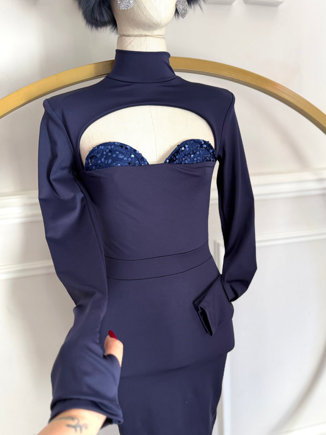 Abito con maniche a quanto e dettaglio in velluto e paillettes “Royale”