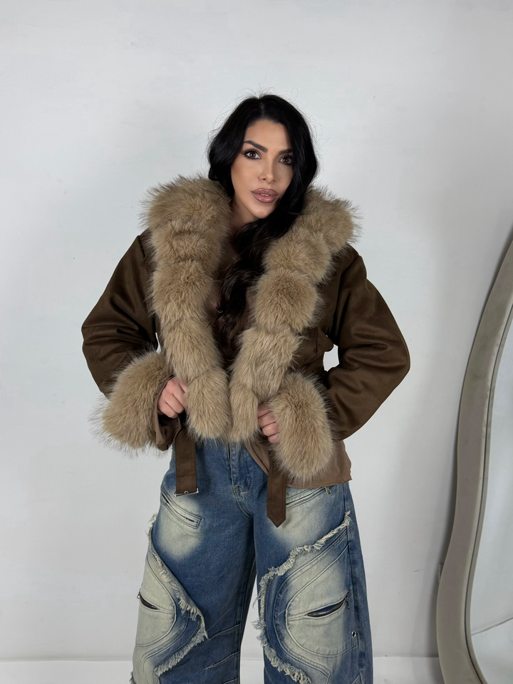 Montone scamosciato con pelliccia interna collo e polsi rimovibili in eco pelliccia “Diva”