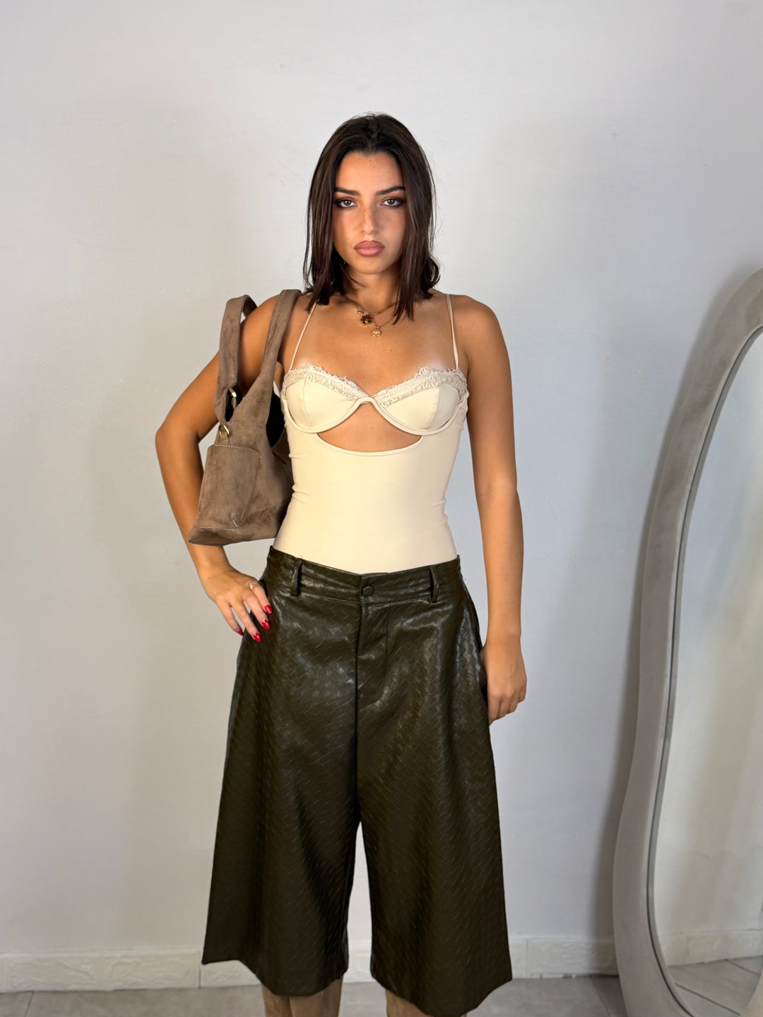 Pantaloni bermuda in eco pelle “Solene”
