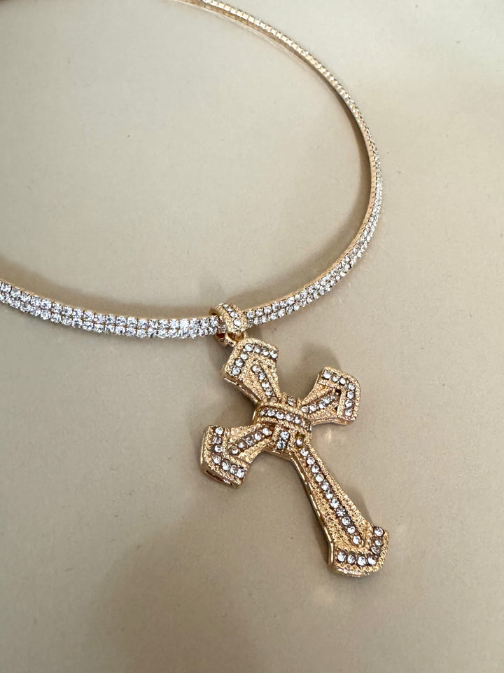 Collana rigida con croce “Krizia”