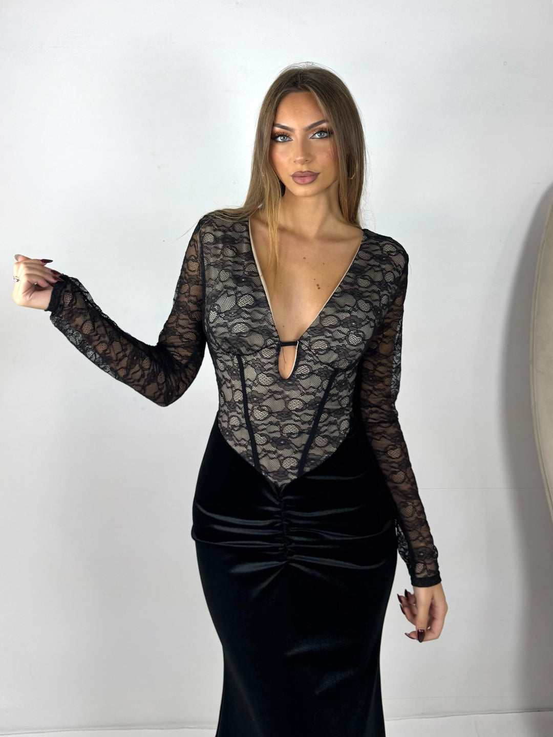 Abito in pizzo e velluto “Meraviglia”