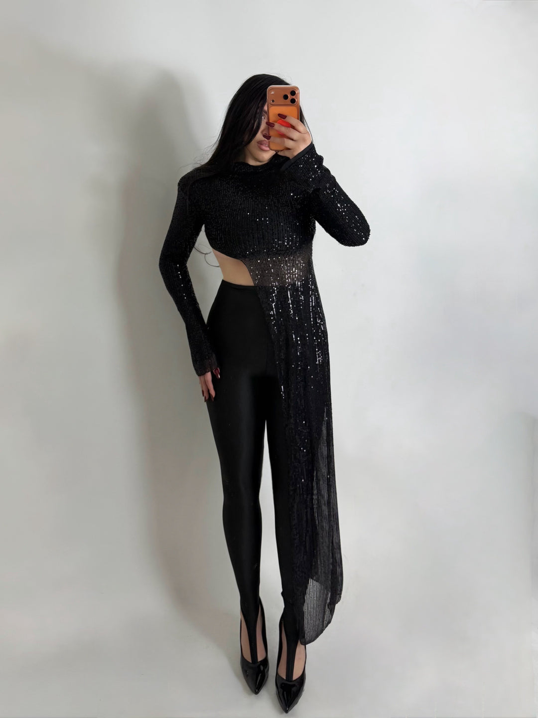 Maglia asimmetrica paillettata “Star”