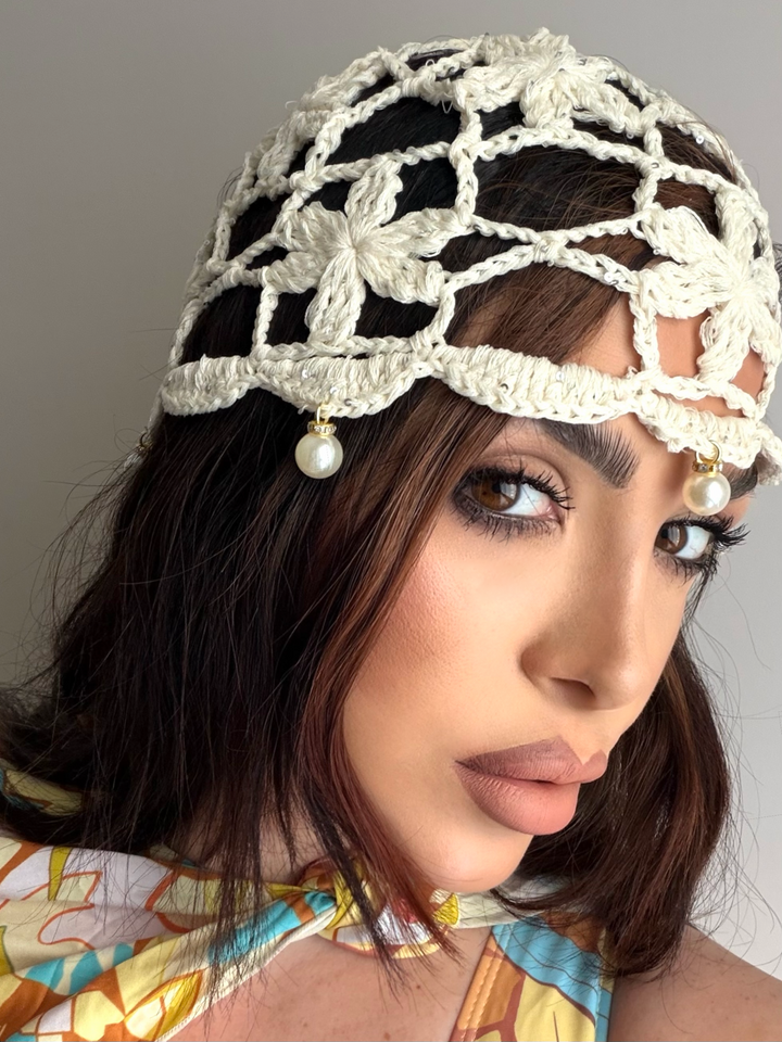 Cappello in crochet con perle “Romantica”