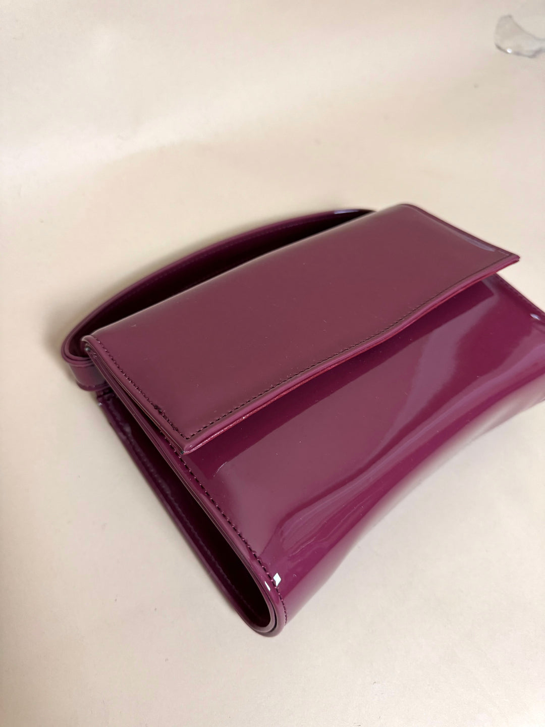 Borsa in vernice “Clea”