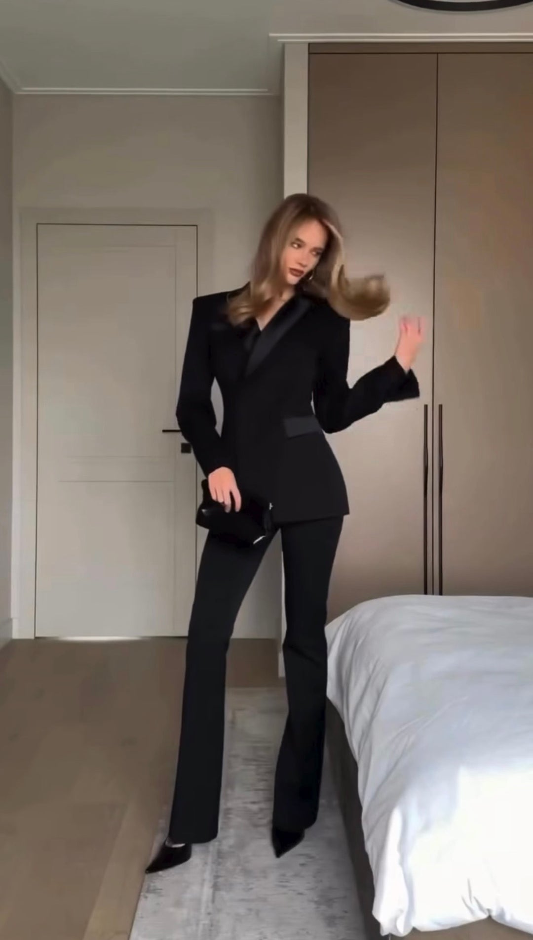 Tailleur con scollo “Signorina”