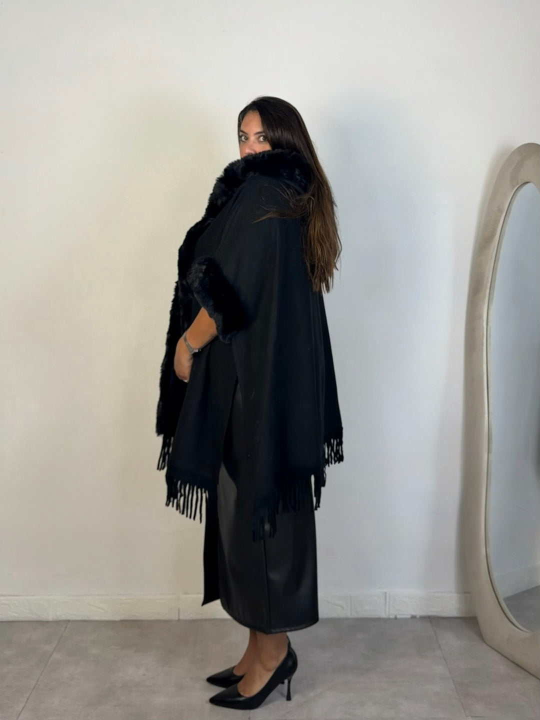 Mantella in lana con pelliccia “Soraya”