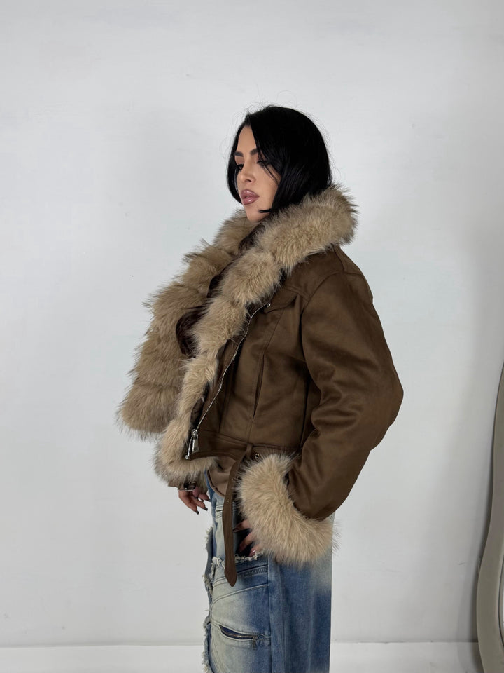 Montone scamosciato con pelliccia interna collo e polsi rimovibili in eco pelliccia “Diva”