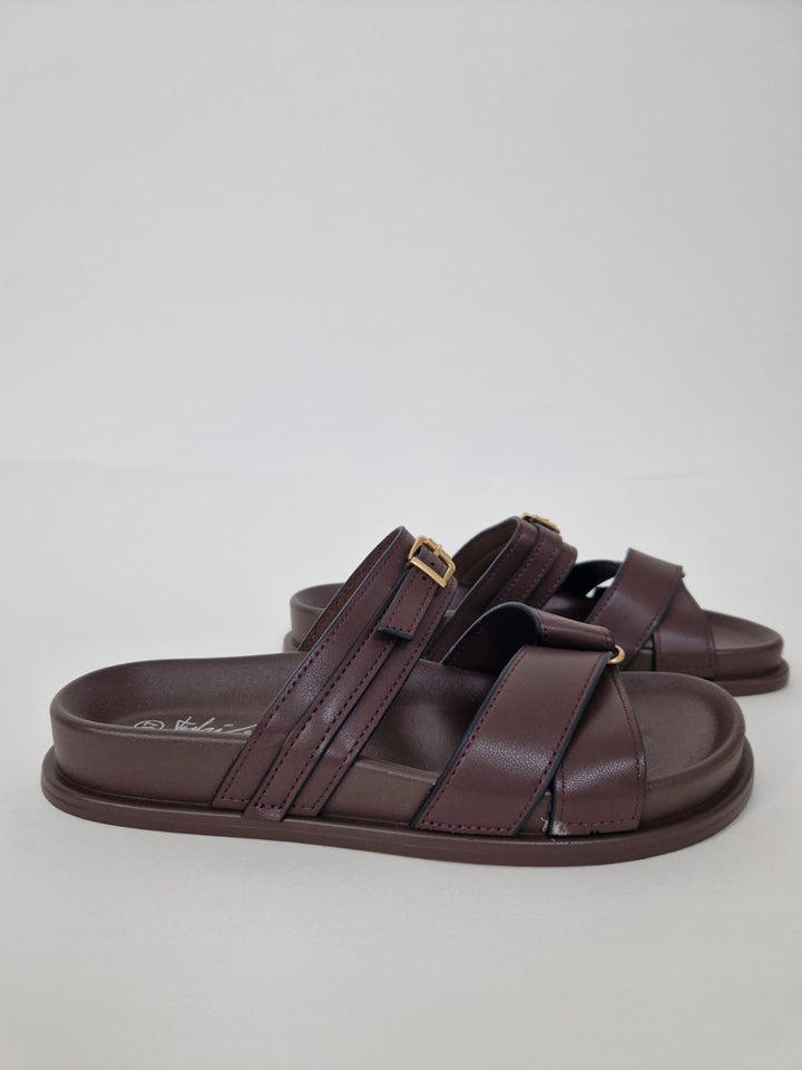 Ciabatte a doppia fascia con fibbie