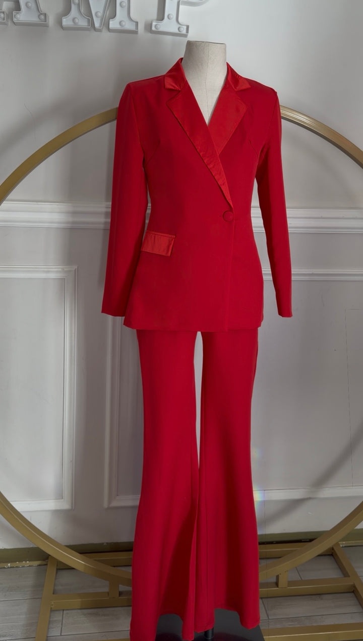 Tailleur con scollo “Signorina”