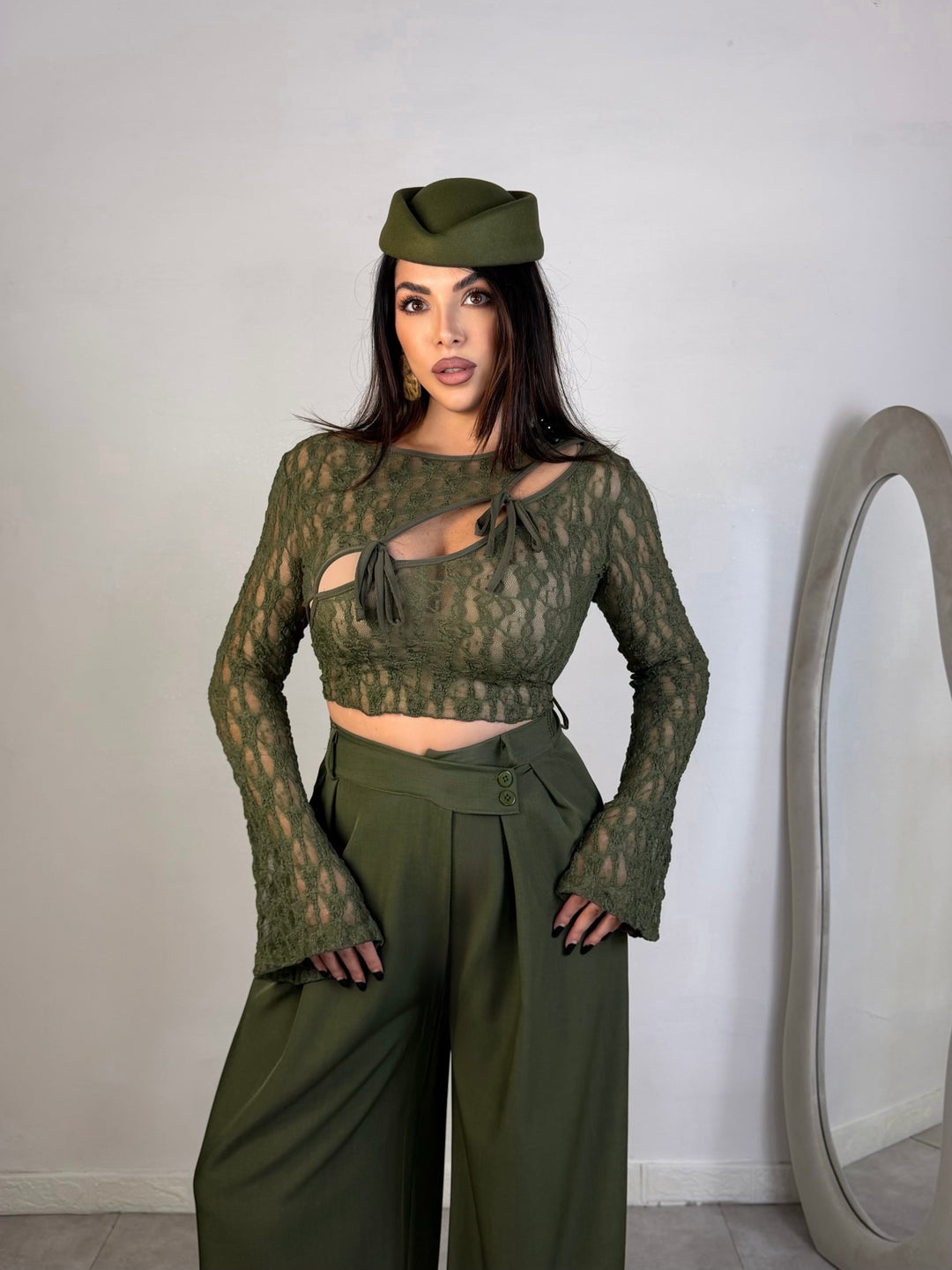 Maglia in pizzo crop “Karma”