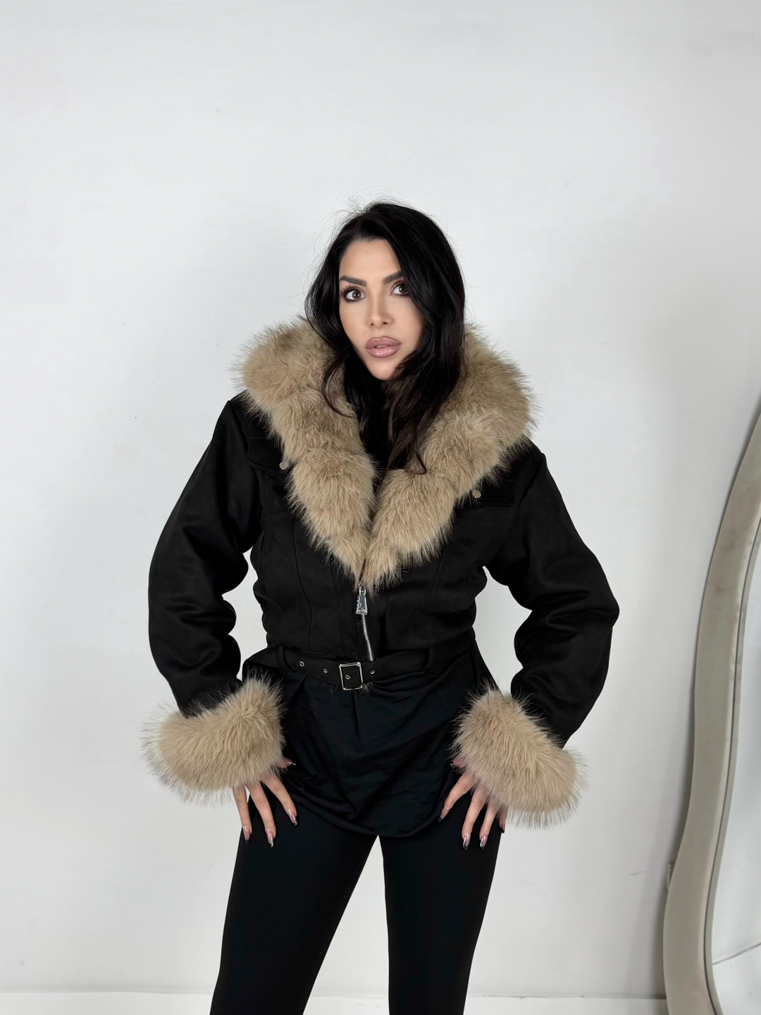 Montone scamosciato con pelliccia interna collo e polsi rimovibili in eco pelliccia “Diva”