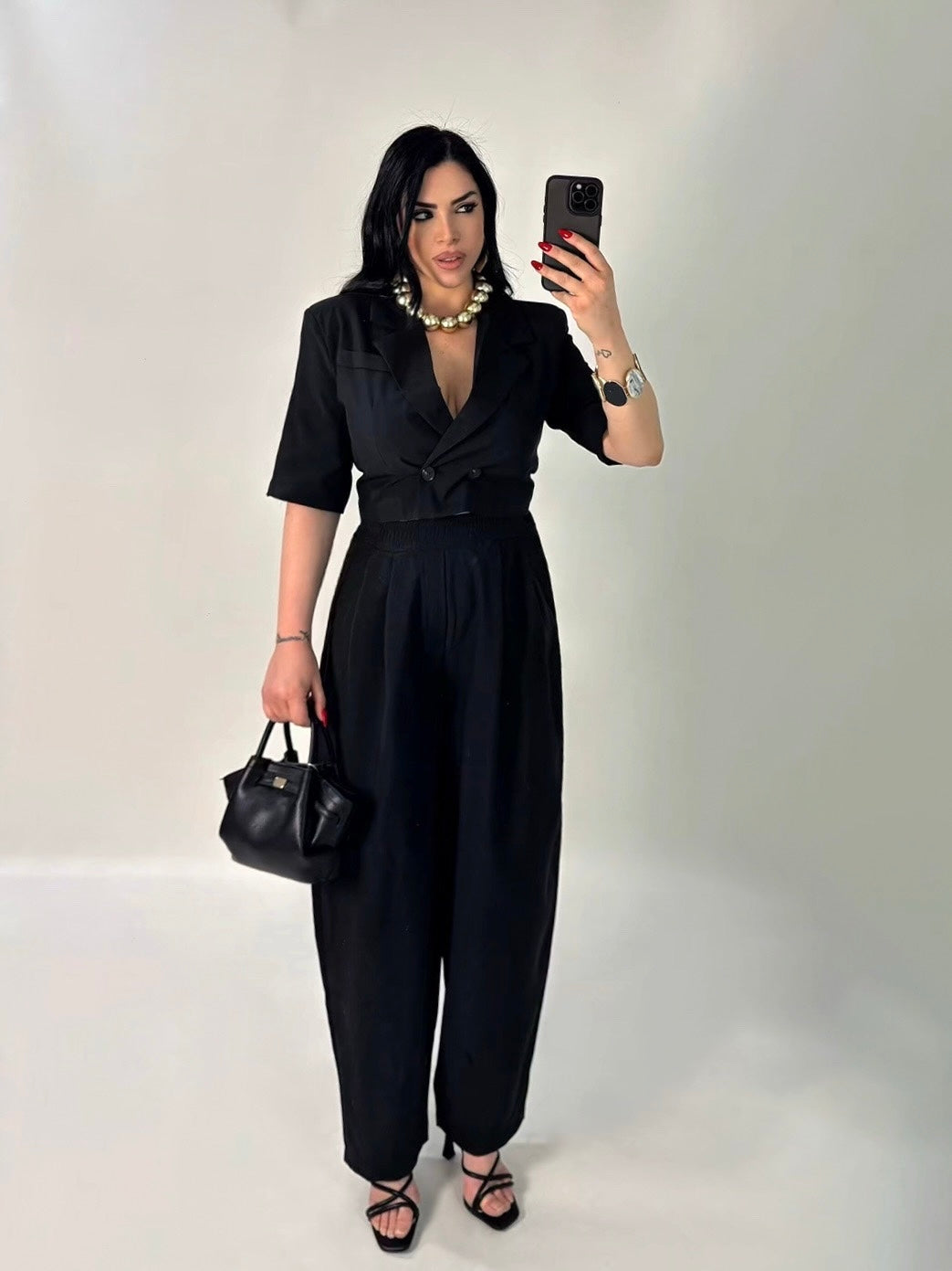 Tailleur giacca corta e pantaloni larghi “Vivienne”