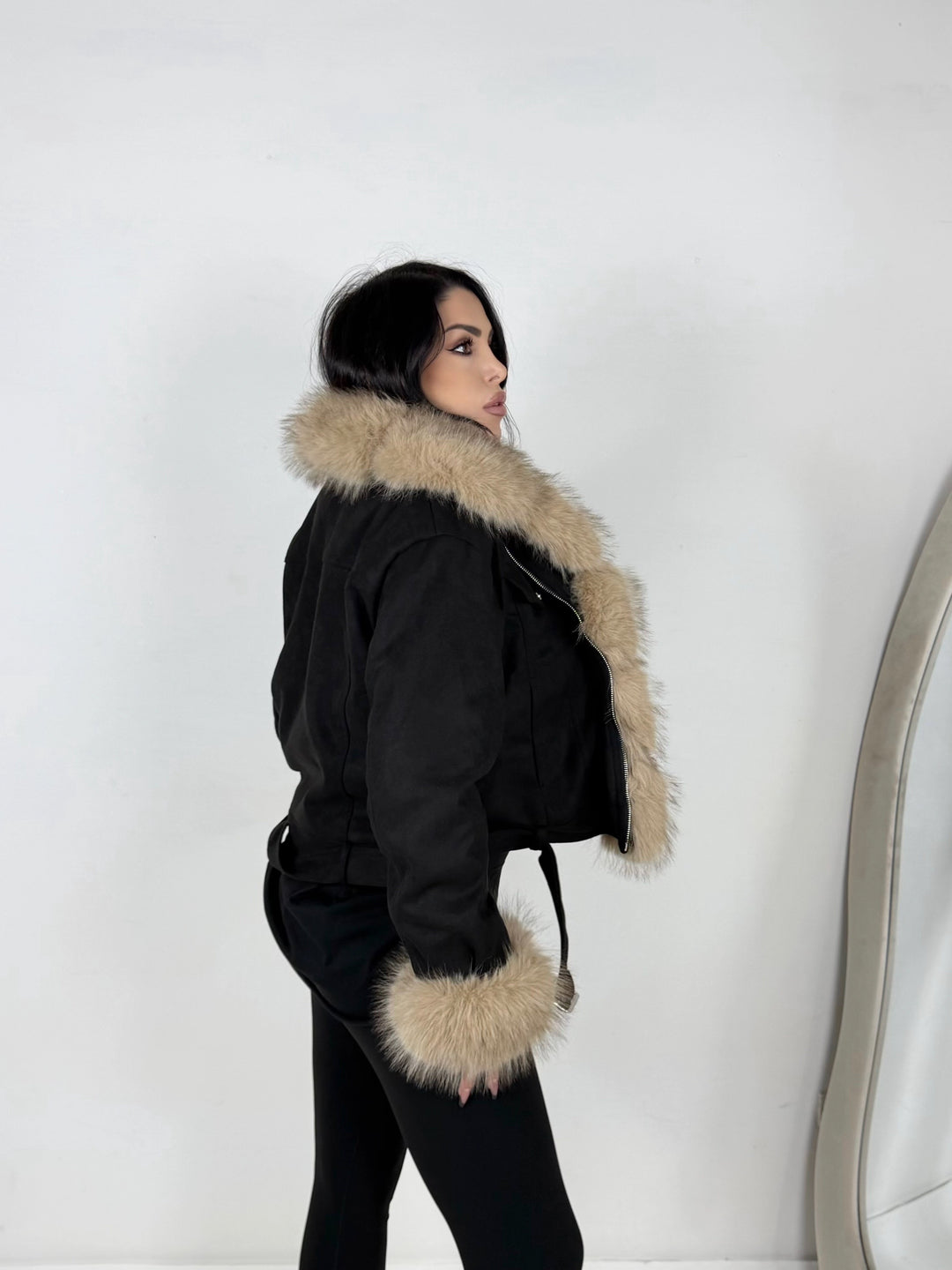 Montone scamosciato con pelliccia interna collo e polsi rimovibili in eco pelliccia “Diva”