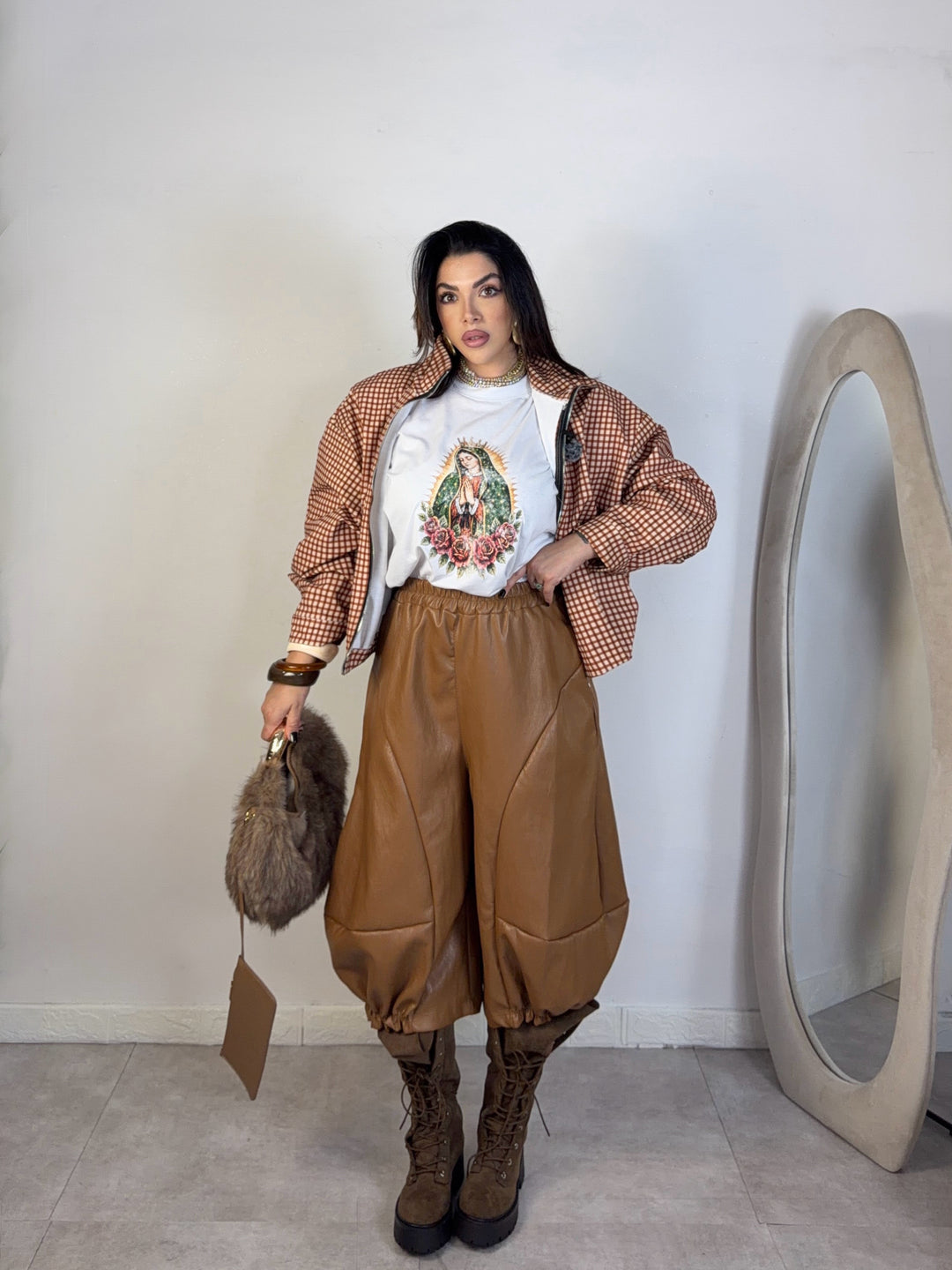 Pantaloni bermuda balloon in eco pelle “Vivienne”