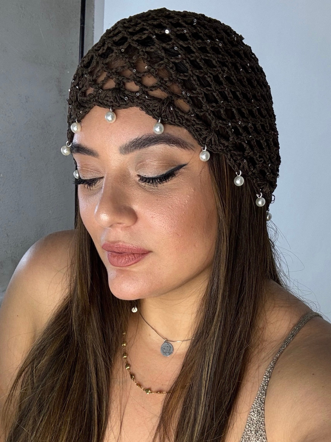 Cappello in crochet con perle “Romantica”