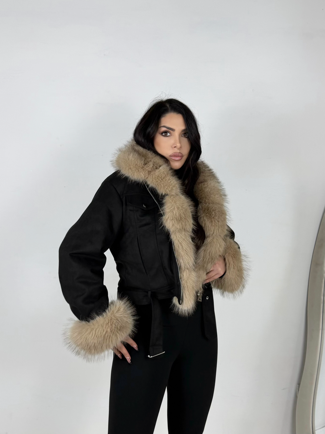 Montone scamosciato con pelliccia interna collo e polsi rimovibili in eco pelliccia “Diva”