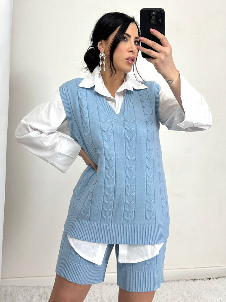 Coordinato in lana trecce maglione smanicato lungo e pantaloncini “Oriana”