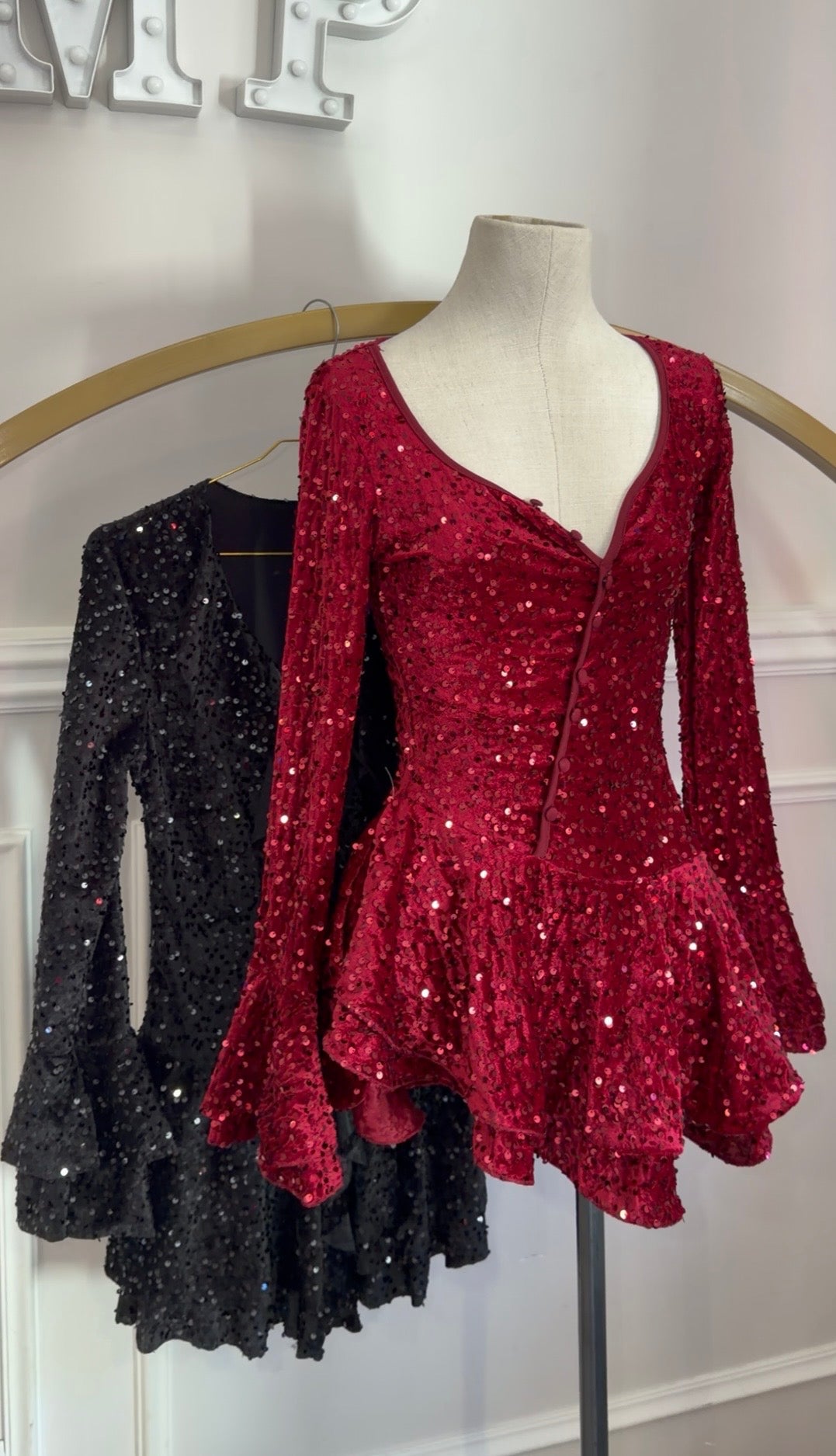 Abito con pantaloncini velluto e paillettes “Dolly”