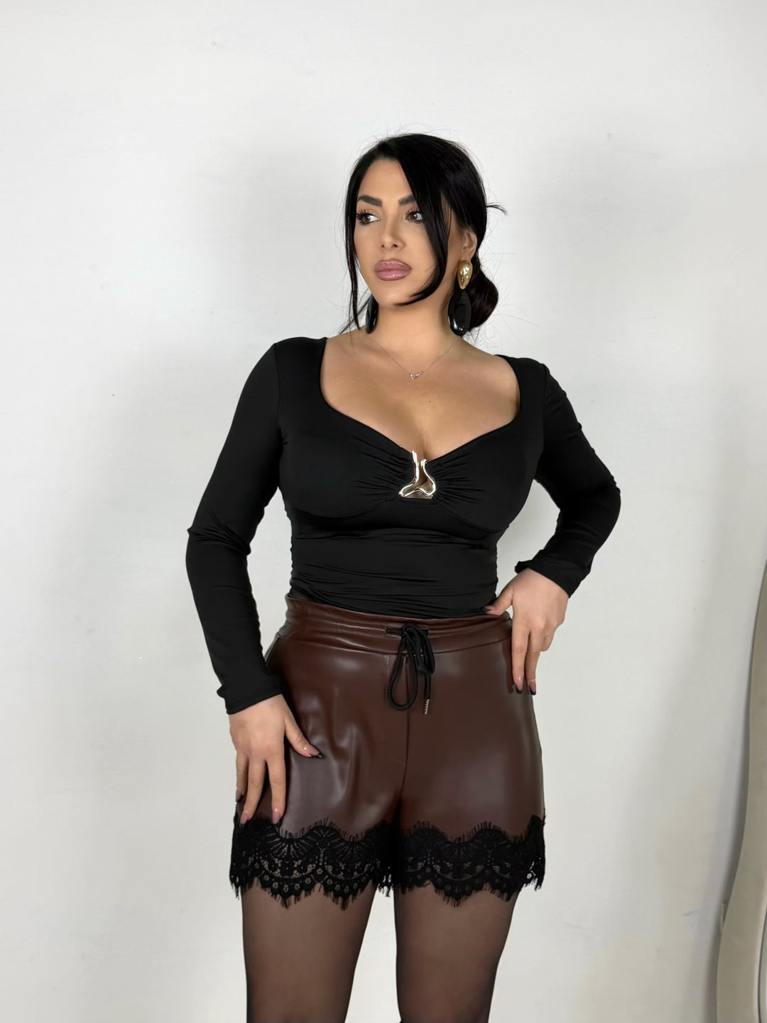 Pantaloncini in eco pelle con dettaglio in pizzo “Anita”