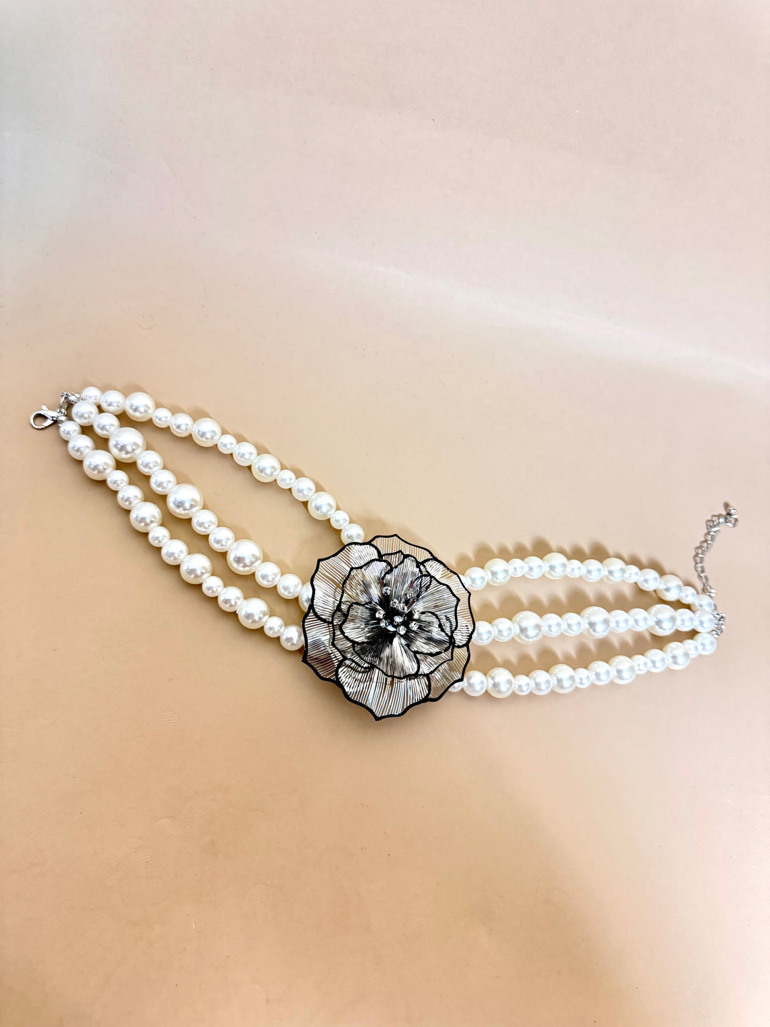 Collana con perle e fiore “Samanta”