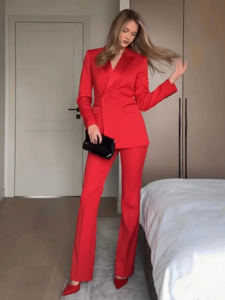 Tailleur con scollo “Signorina”