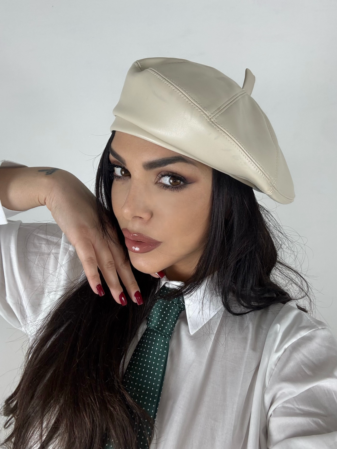 Cappello in eco pelle “Parigi”