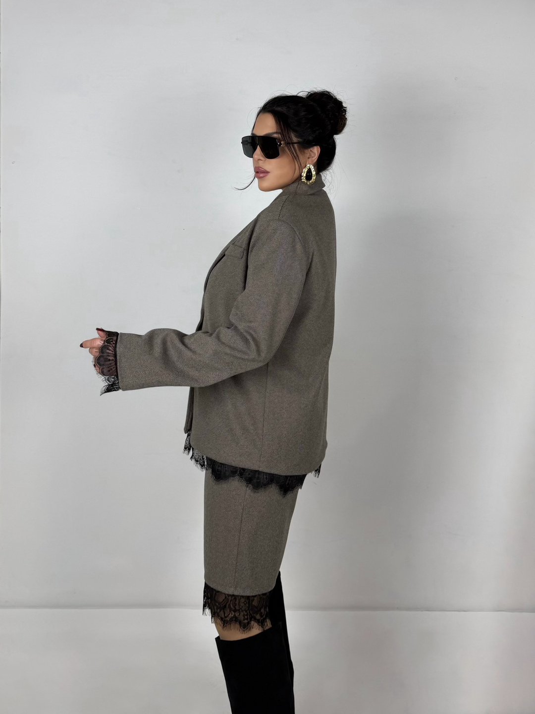 Tailleur in lana cotta e pizzo “Veronique”