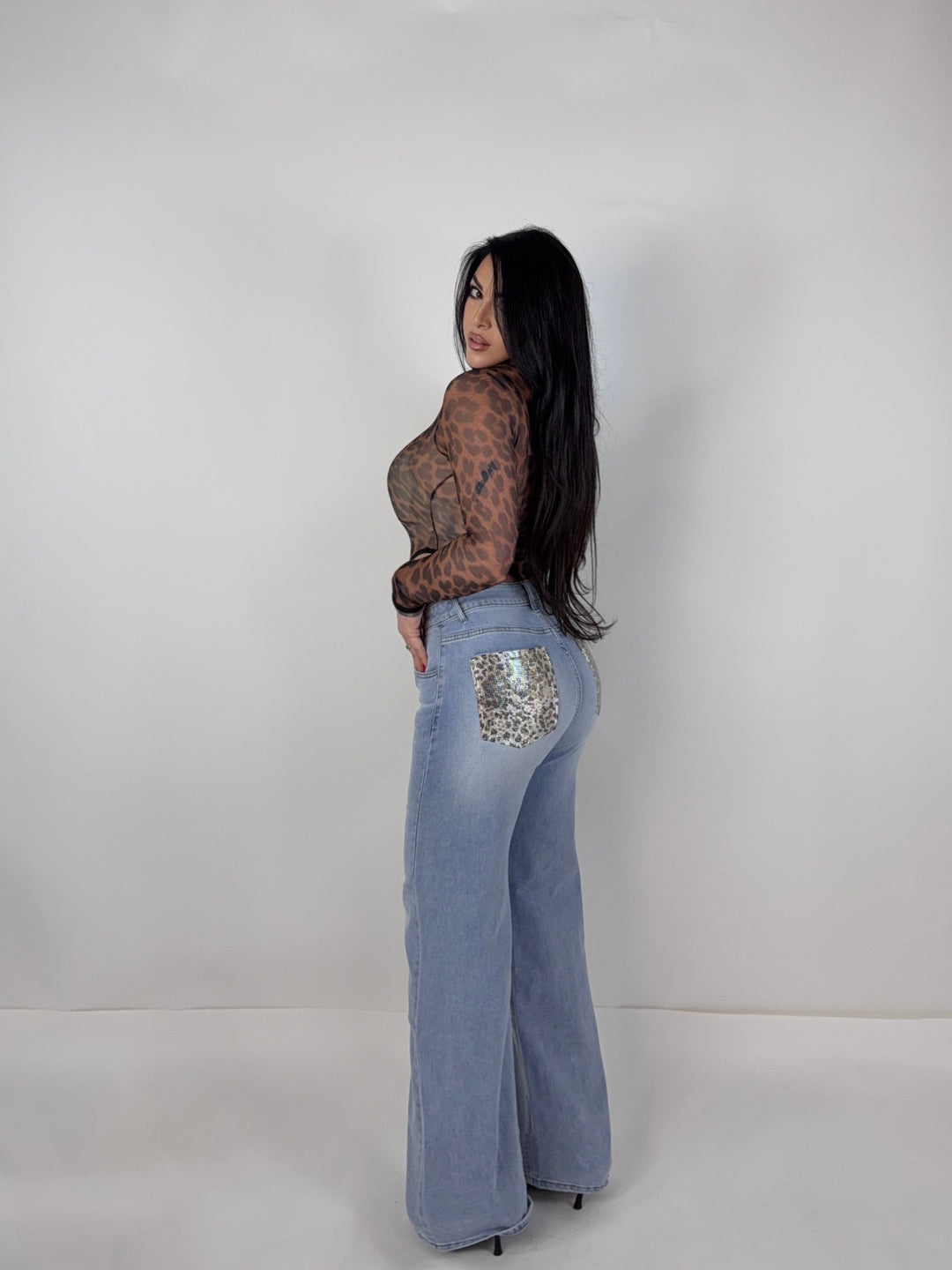 Jeans wide leg con tasche strass “Jungle”