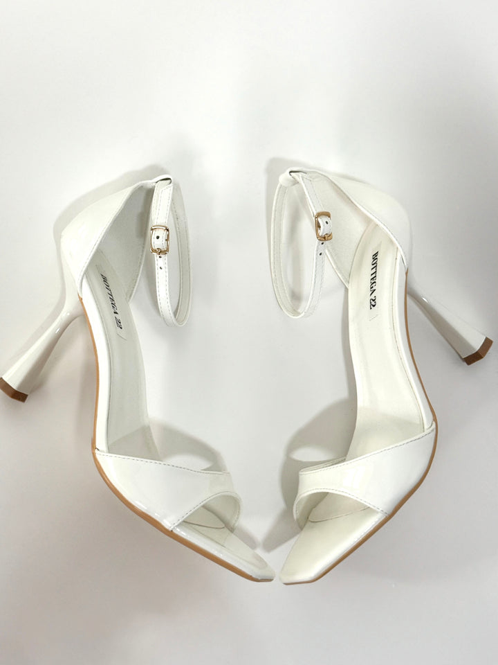Sandali in eco pelle “Eleonora”