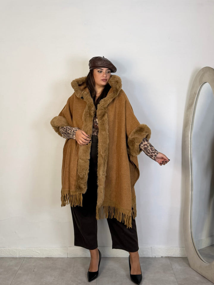Mantella in lana con pelliccia “Soraya”