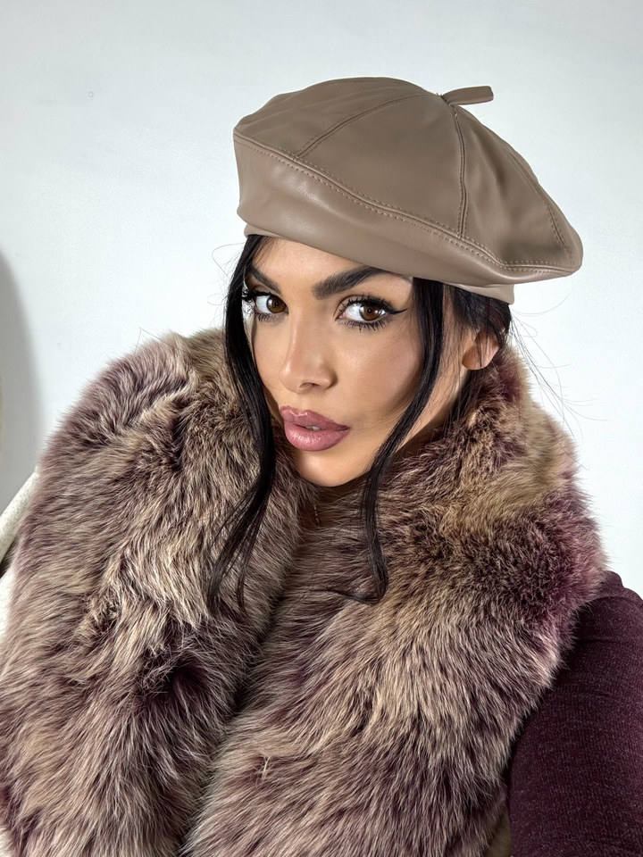 Cappello in eco pelle “Parigi”