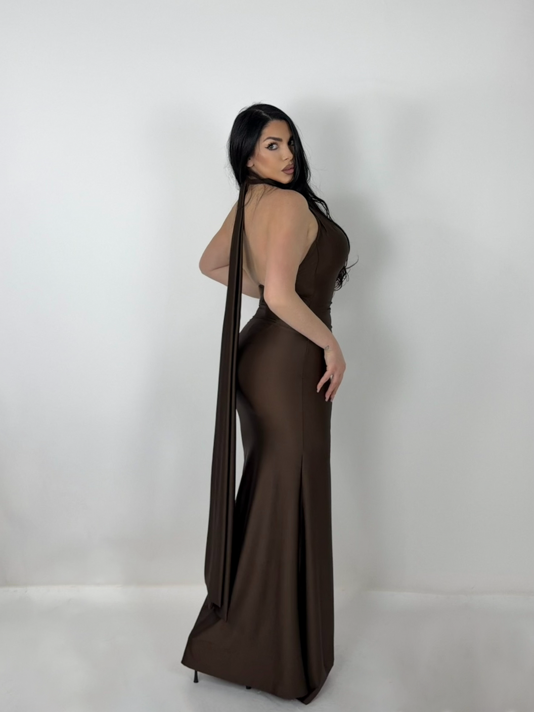 Abito a sirena con scollo dietro “Diana”