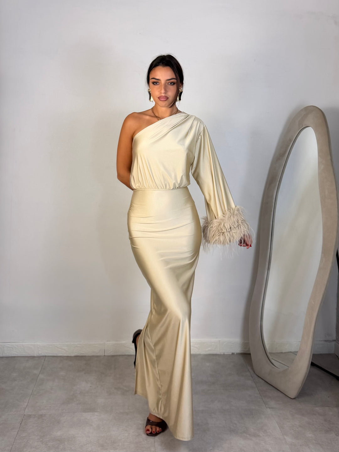 Abito con piume “Daiana”