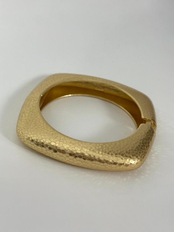Bracciale martellato quadrato