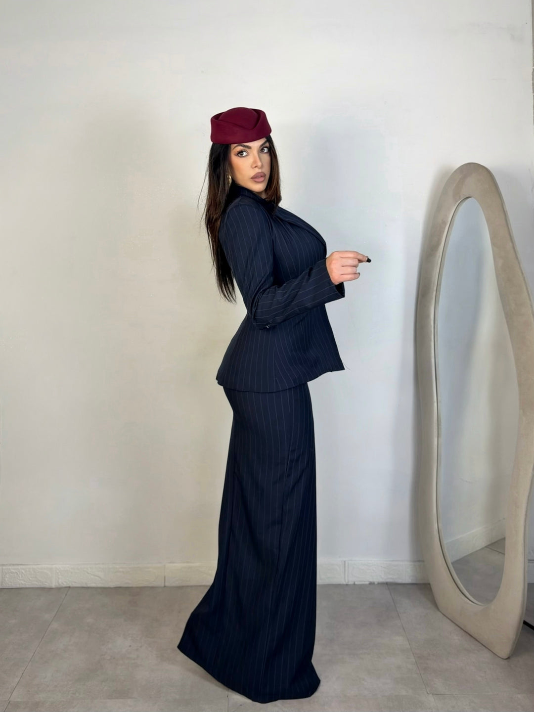 Tailleur gessato con gonna “Victory”