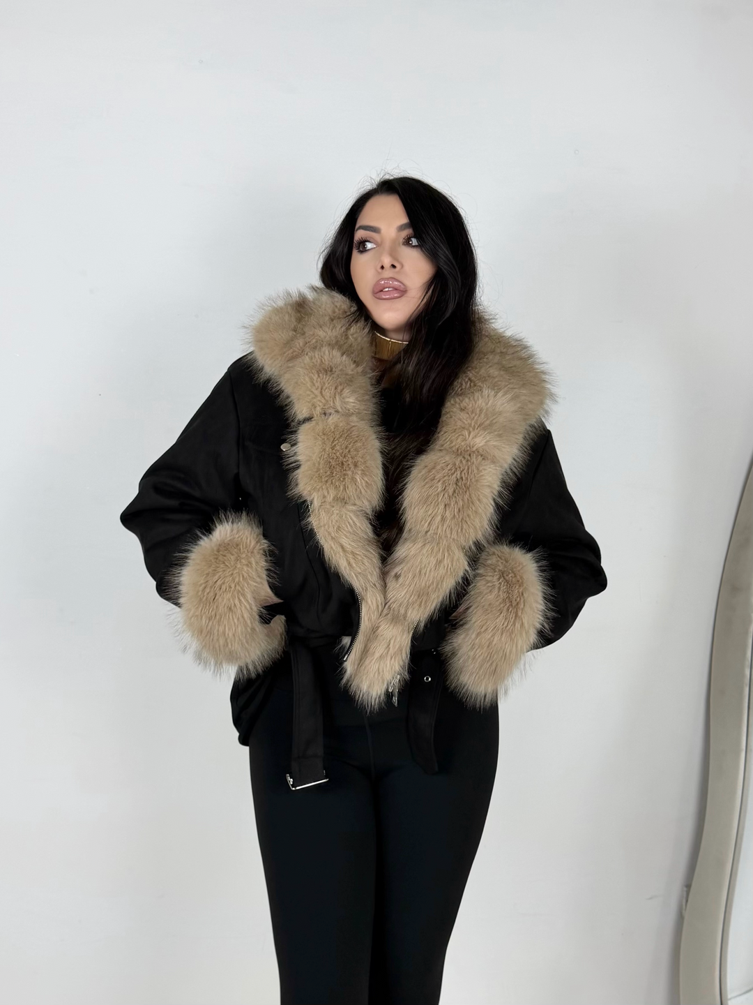 Montone scamosciato con pelliccia interna collo e polsi rimovibili in eco pelliccia “Diva”