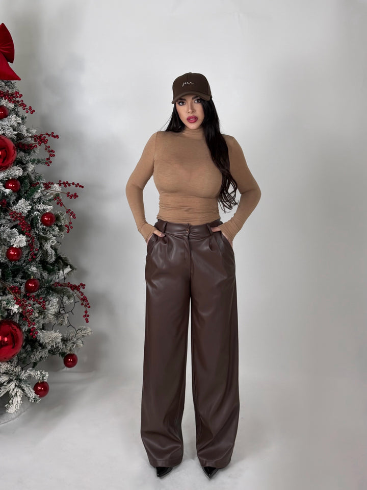 Pantaloni in eco pelle “Essence”