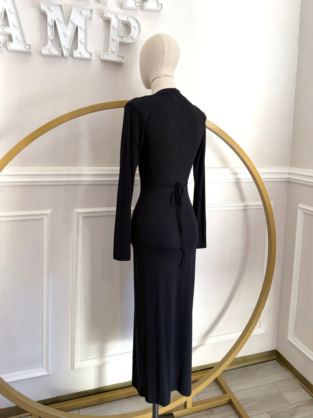 Abito lungo con maniche a guanto “Fatal”