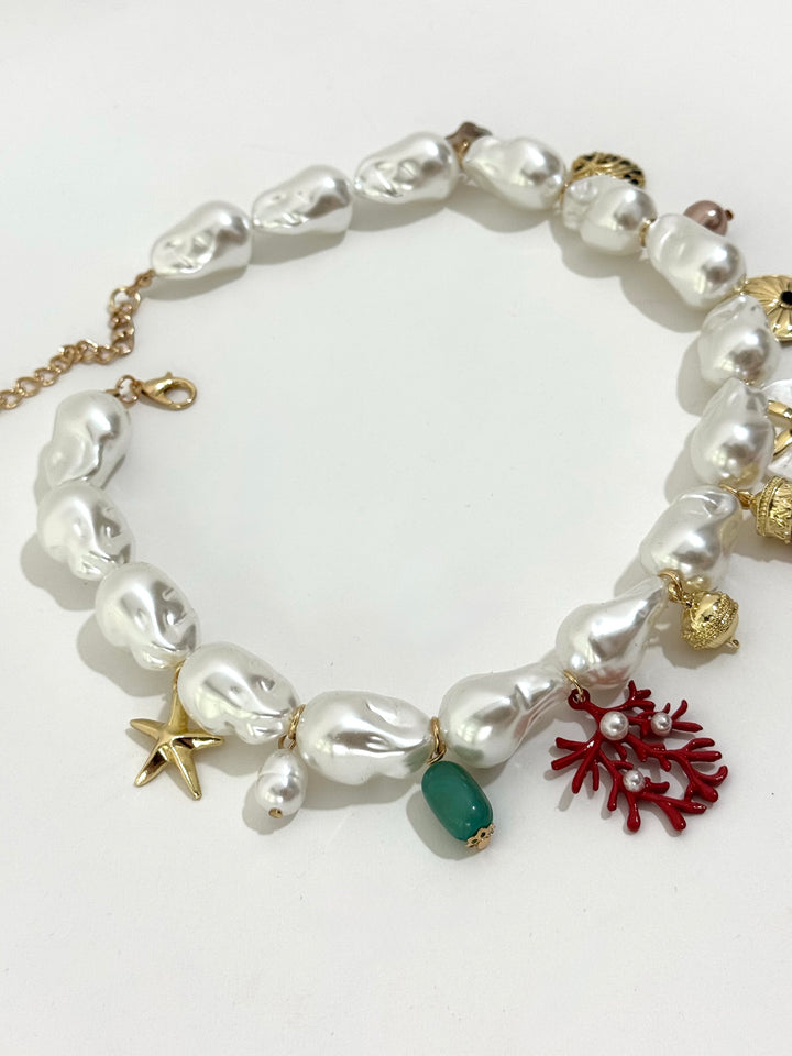 Collana di perle con pendenti “Talisman”