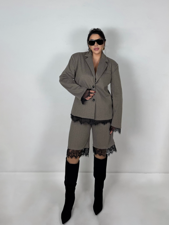 Tailleur in lana cotta e pizzo “Veronique”