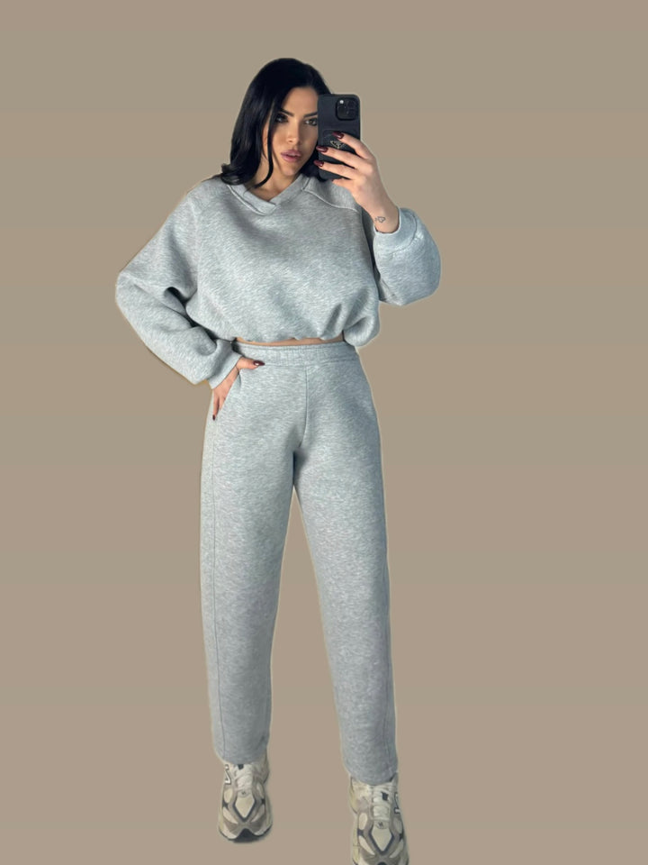 Coordinato di tuta composto da felpa e pantaloni balloon “Comfy”