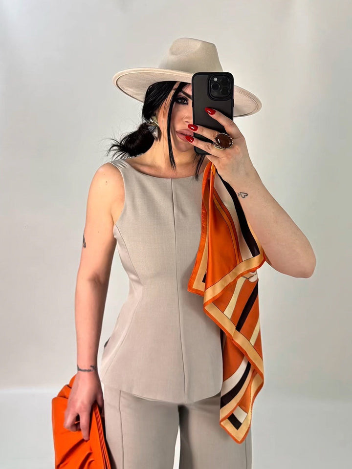 Camicia con scollo dietro “Sahara”