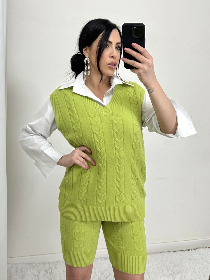 Coordinato in lana trecce maglione smanicato lungo e pantaloncini “Oriana”