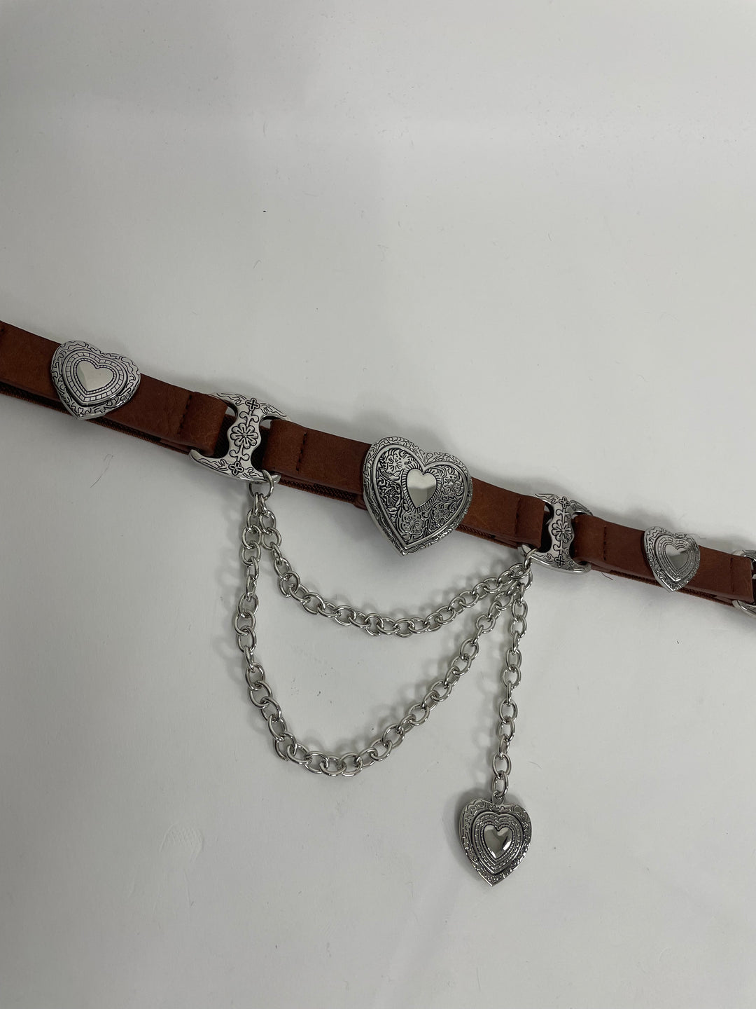 Cintura elastica con pendente e catene