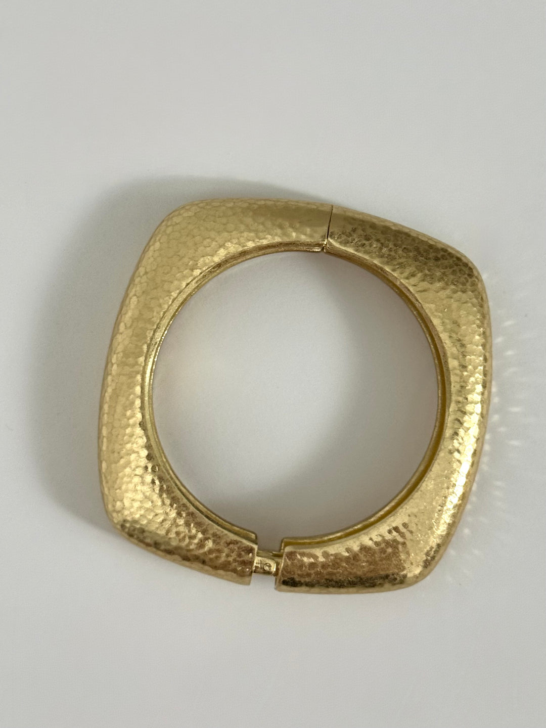 Bracciale martellato quadrato