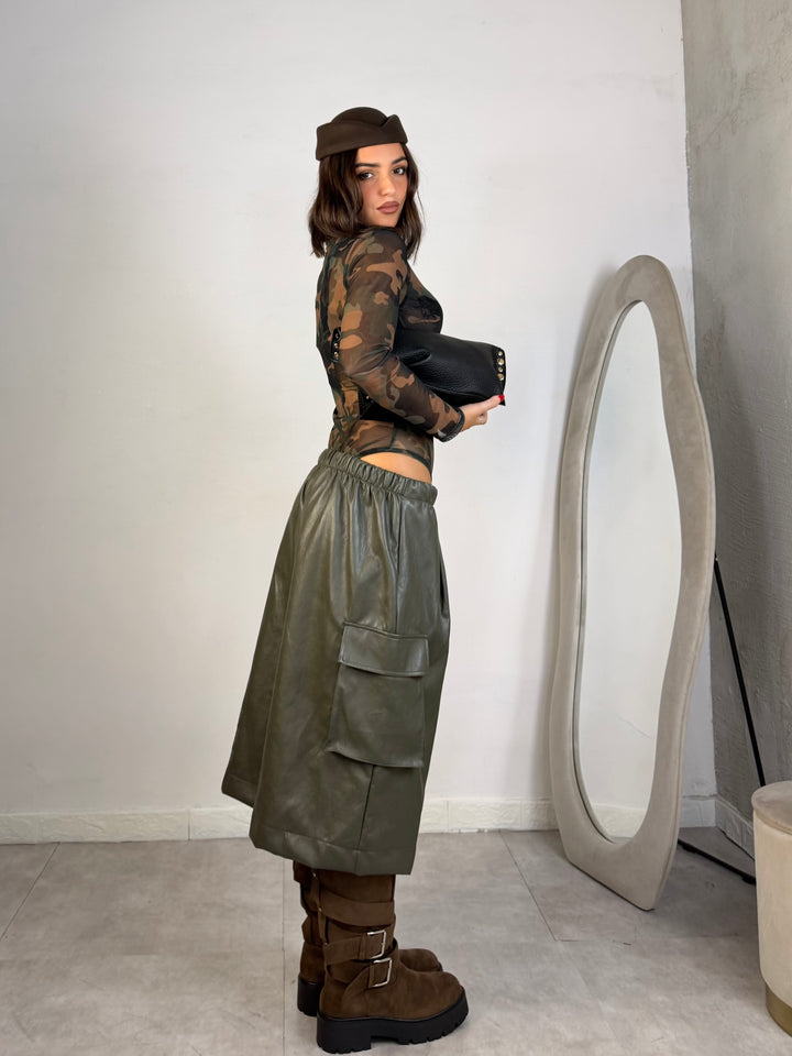 Pantaloni bermuda in eco pelle