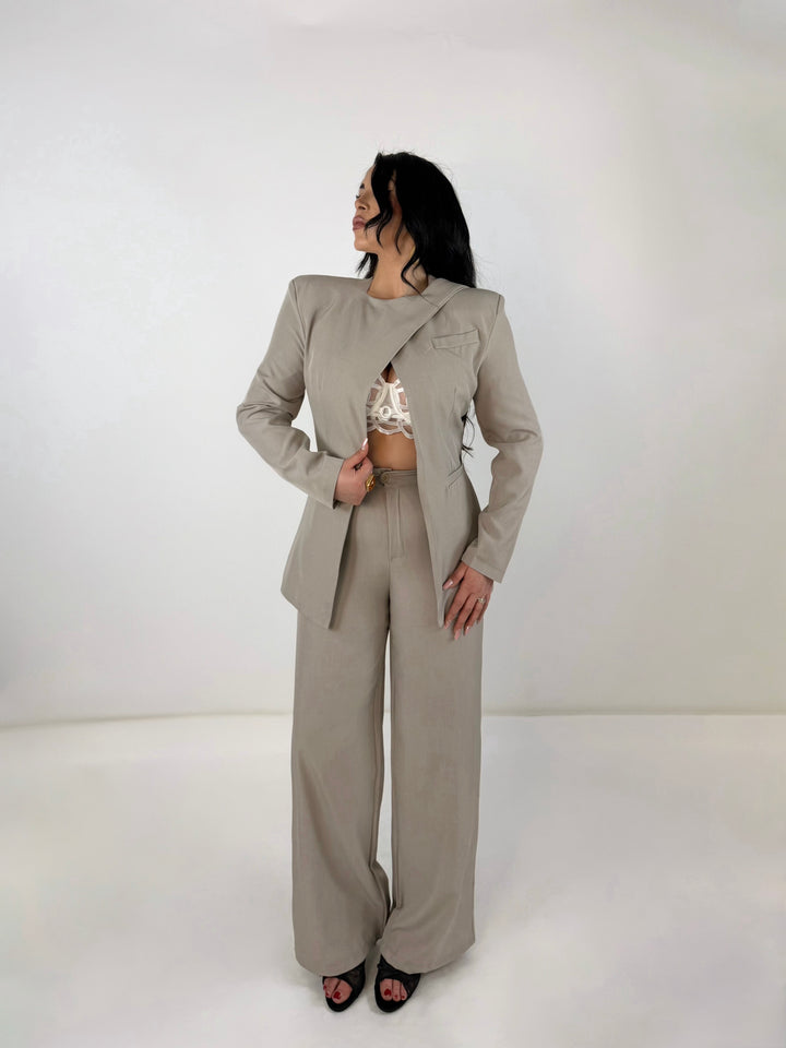 Tailleur “Cut”