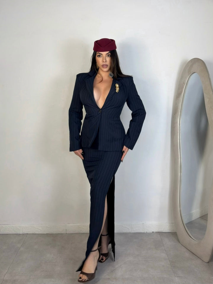 Tailleur gessato con gonna “Victory”