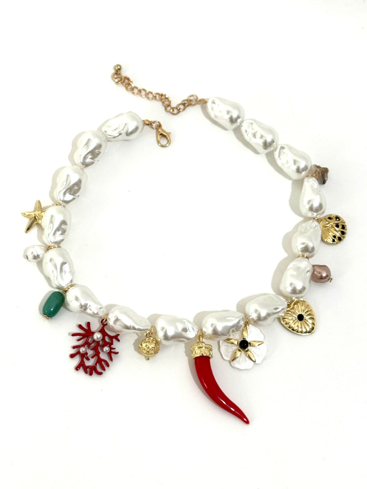 Collana di perle con pendenti “Talisman”